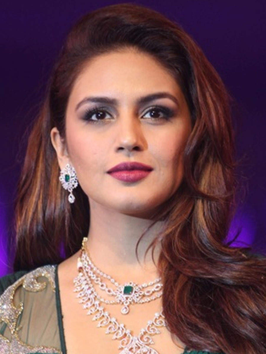 <strong>الفنانة الهندية هوما قريشي بطلة الفيلم الجديد Gulabi</strong>