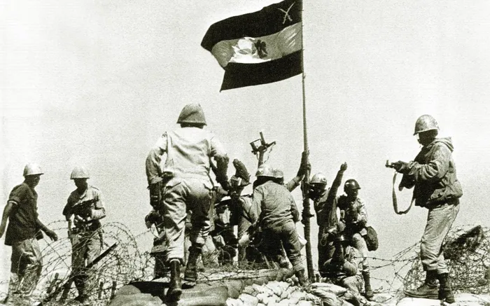 <strong>لحظة إنتصار جنود وضباط القوات المسلحة المصرية في حرب 6 أكتوبر 1973</strong>