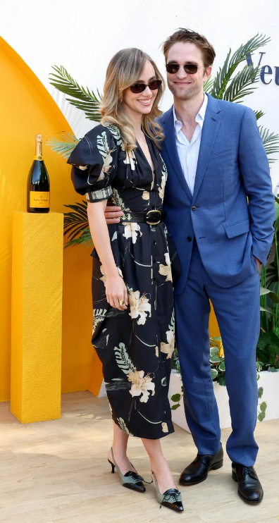 <strong>روبرت باتينسون وصديقته الحميمة وأم طفلته سوكي ووتر هاوس في حدث سباق الخيول Veuve Clicquot Polo Classic</strong>
