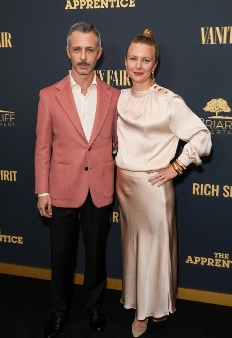 <strong>جيريمي سترونج وزوجته إيما وول أبطال الفيلم الوثائقي The Apprentice في العرض الخاص للفيلم</strong>