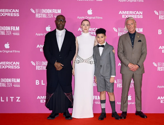 <strong>الممثلة العالمية سيرشا رونان برفقة أبطال وفريق عمل فيلمها الجديد Blitz بالعرض الخاص للفيلم</strong>