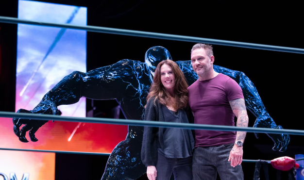 <strong>توم هاردي بطل فيلم Venom 3 المعروف بأسم Venom: The Last Dance ومخرجته كيلي مارسيل في الجولة الصحفية للفيلم بالمكسيك</strong>