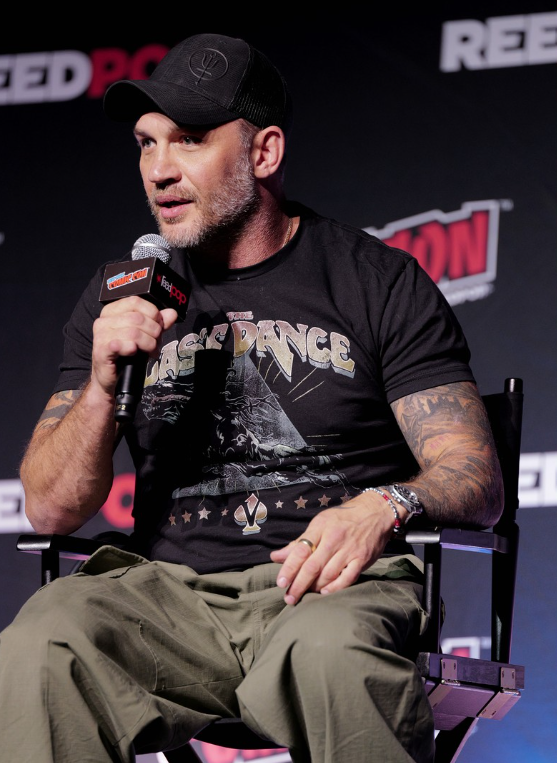 <strong>توم هاردي بطل الجزء الثالث فيلم Venom: The Last Dance في العرض الخاص للفيلم</strong>