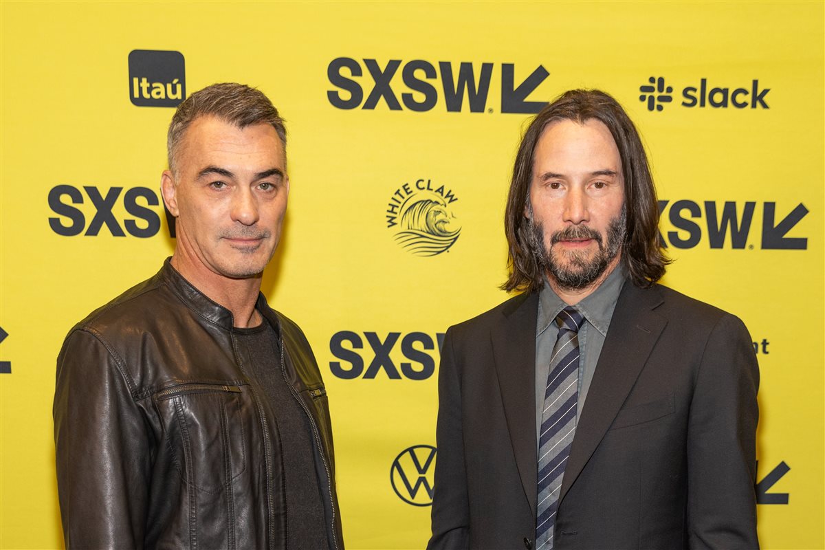 <strong>الممثل العالمي كيانو ريفز بطل سلسلة أفلام John Wick و تشاد ستاهلسكي مخرج السلسلة</strong>