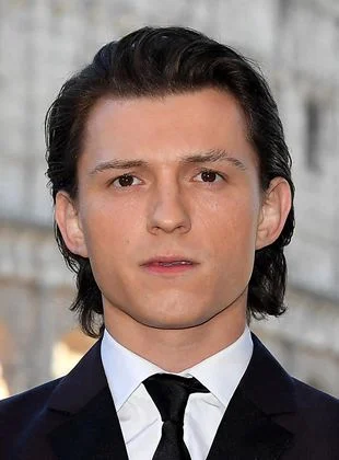<strong>توم هولاند بطل سلسلة أفلام Spider Man</strong>