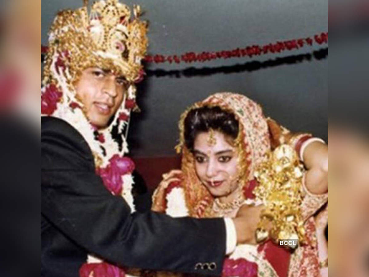 <strong>شاه روخ خان وزوجته جوري خان يوم زفافهم عام 1991</strong>
