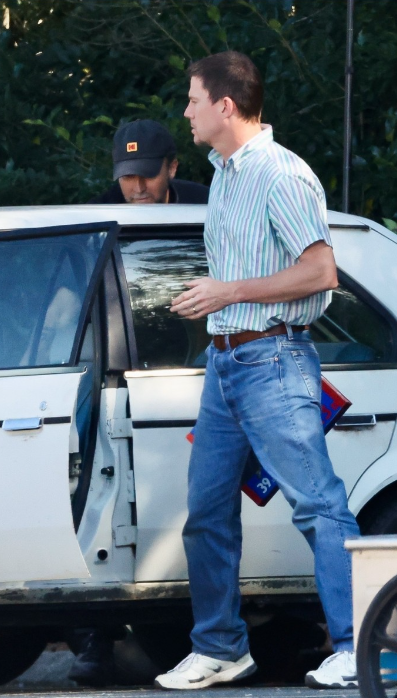 <strong>الممثل الأمريكي تشانينج تيتوم في موقع تصوير فيلمه الجديد Roofman أثناء تصويره أحد المشاهد</strong>