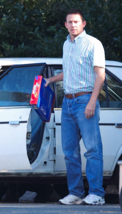 <strong>الممثل الأمريكي تشانينج تيتوم في موقع تصوير فيلمه الجديد Roofman أثناء تصويره أحد المشاهد</strong>