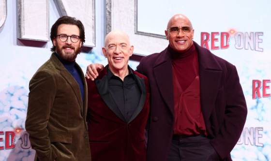 <strong>دوين جونسون و جاي كيه سيمونز و كريس إيفانس أبطال الفيلم الجديد Red One في العرض الخاص للفيلم بـ ألمانيا</strong>