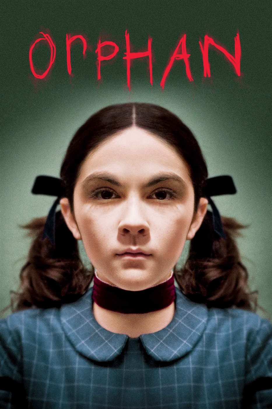 <strong>إزابيل فورمن على صورة أفيش الجزء الأول فيلم Orphan 1</strong>