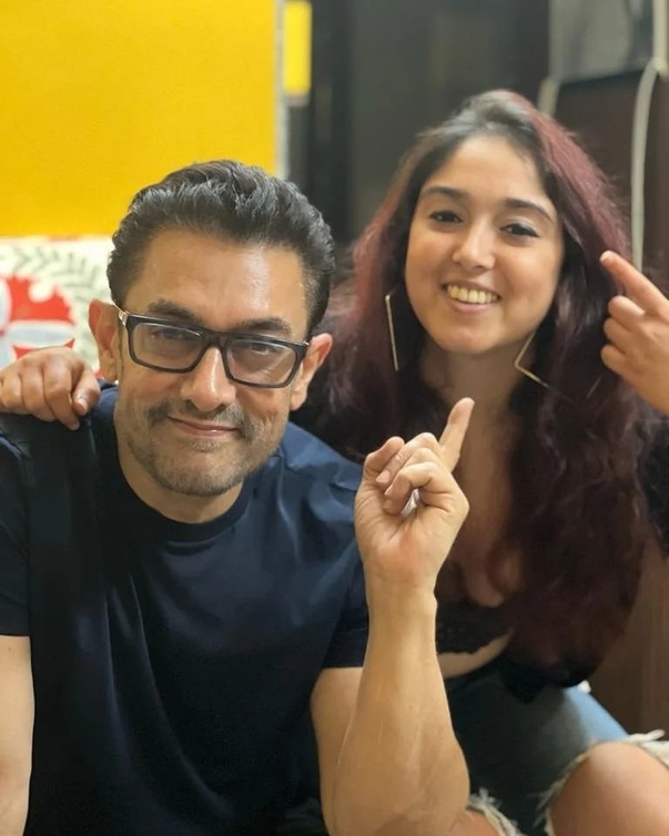 <strong>إيرا خان ووالدها الممثل الهندي عامر خان</strong>