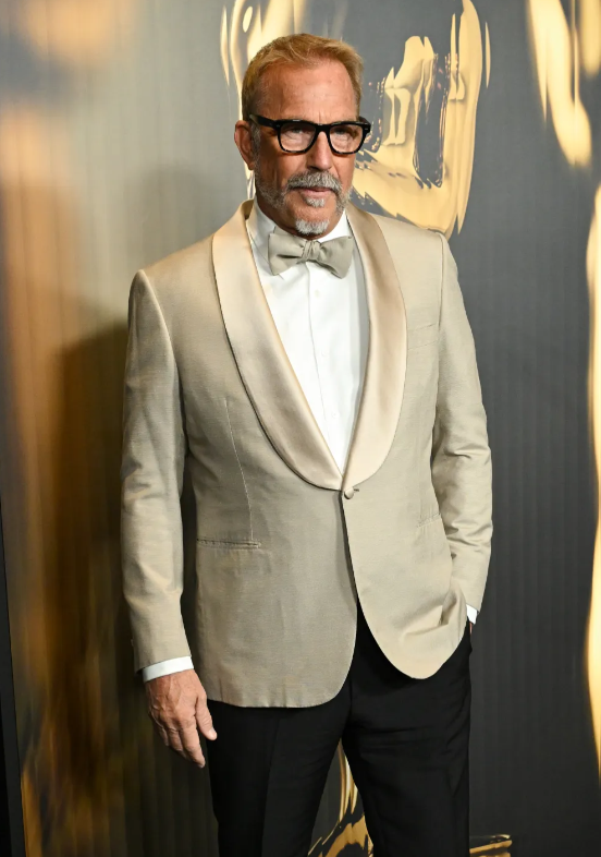 <strong>كيفن كوستنر في حفل Governors Awards 2024 وأحدث أفلامه Horizon: An American Saga</strong>