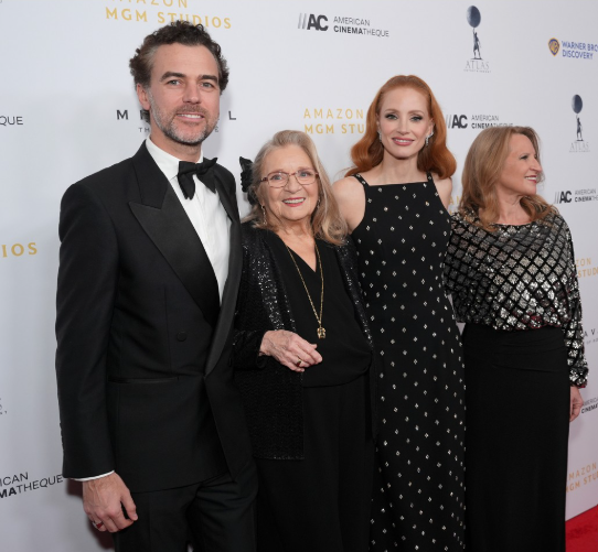 <strong>جيسيكا شاستاين مع زوجها جيان لوكا باسي دي بريبوسولو في حفل جوائز السينما الأمريكية عام 2024</strong>