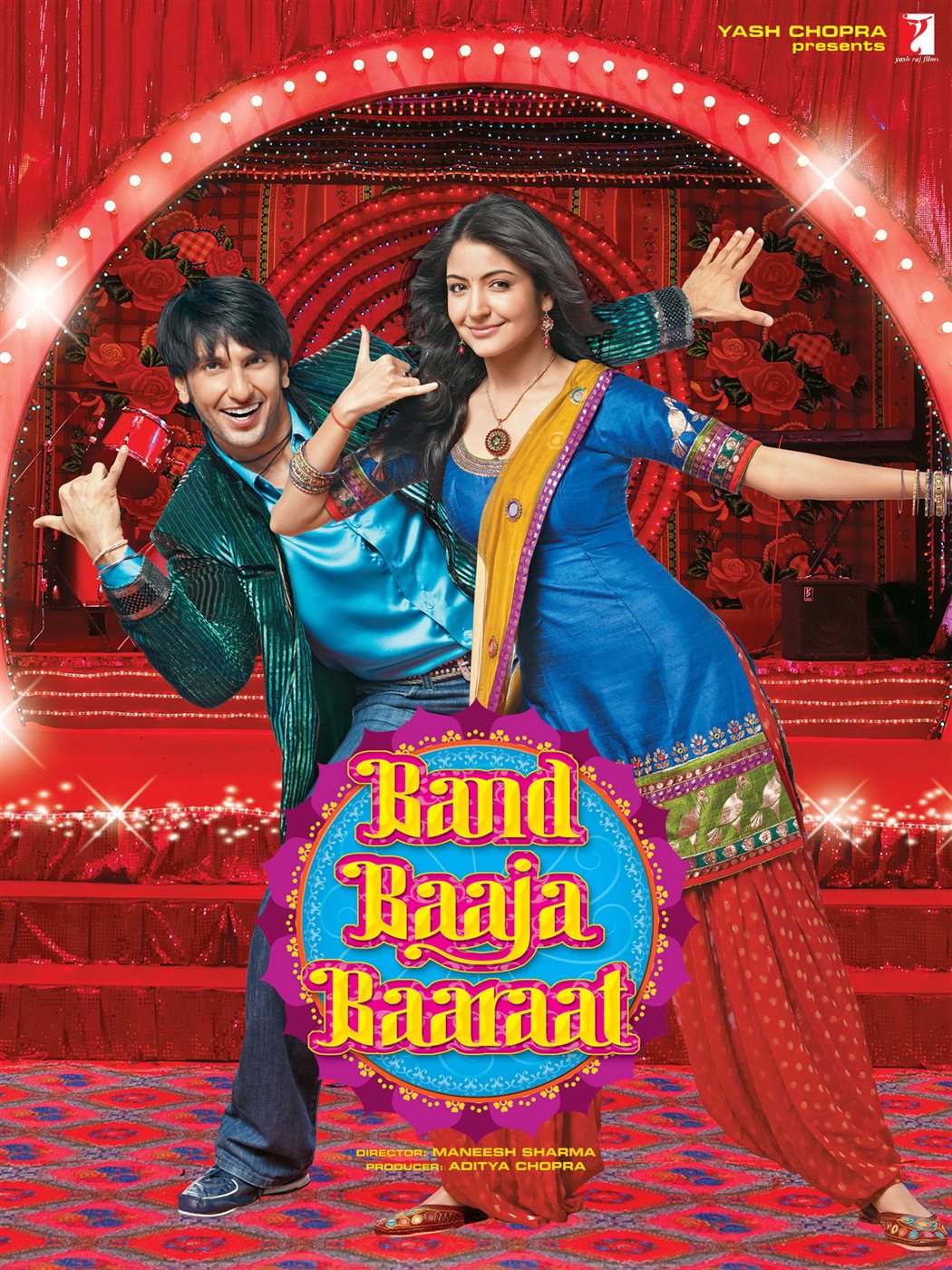 <strong>أنوشكا شارما و رانفير سينج على صورة أفيش فيلمهم Band Baaja Baaraat</strong>