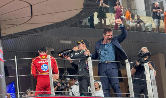 <strong>خافيير باردم أثناء تصوير مشاهد فيلمه الجديد F1 في مدينة أبو ظبي بـ الإمارات العربية المتحدة</strong>
