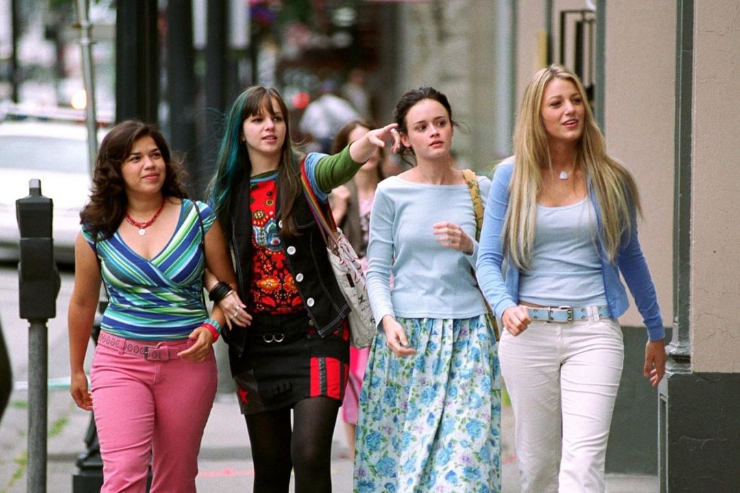 <strong>بليك ليفلي مع زميلاتها الممثلات في فيلمها The Sisterhood of the Traveling</strong>
