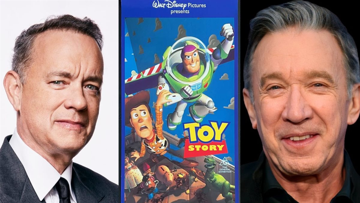 <strong>تيم ألين و توم هانكس أبطال فيلم الرسوم المتحركة 1 Toy Story الذي عُرض في عام 1995 وصورة أفيش الفيلم</strong>