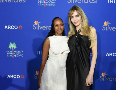 <strong>أنجلينا جولي وإبنتها بالتبني زهرة في حفل توزيع جوائز Palm Springs Film Awards السينمائي</strong>