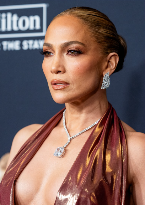 <strong>جينيفر لوبيز في حفل توزيع جوائز جرامي Grammy Awards 2025 لدورته الـ 67</strong>
