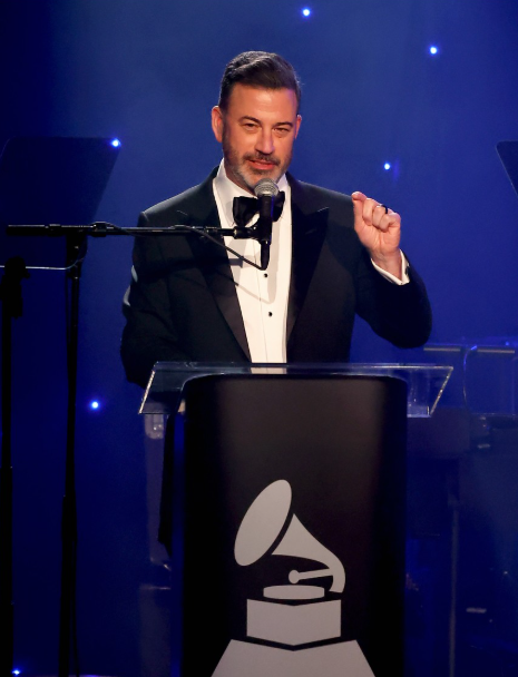 <strong>الاعلامي جيمي كيميل مقدم حفل توزيع جوائز جرامي Grammy Awards 2025 لدورته الـ 67 والذي قدم حفل جوائز أوسكار سابقاً</strong>