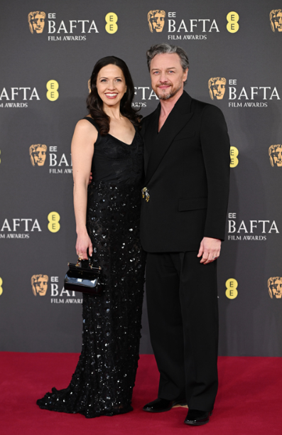 <strong>جيمس ماكافوي وزوجته ليزا ليبيراتي في حفل توزيع جوائز البافتا BAFTA Awards 2025 لدورته الـ 78 </strong>