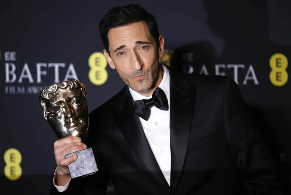 <strong>أدريان برودي بطل فيلم The Brutalist لحظة فوزه بجائزة البافتا لأفضل ممثل في حفل توزيع جوائز البافتا BAFTA Awards 2025 لدورته الـ 78</strong>