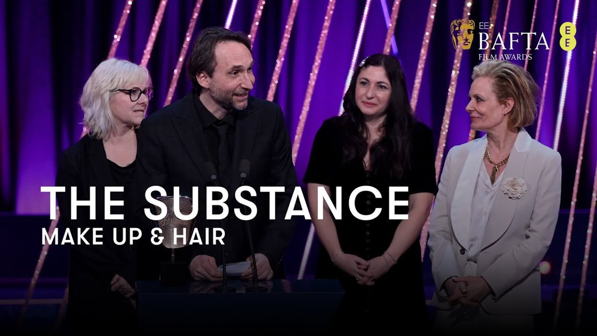 <strong>فريق مكياج وتصفيف شعر فيلم The Substance لحظة فوزهم بـ جائزة البافتا لـ أفضل مكياج وتصفيفة شعر</strong>