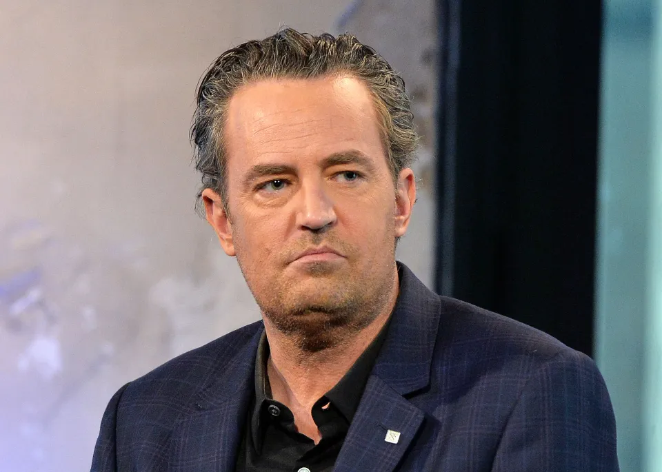 <strong>الممثل الراحل ماثيو بيري بطل مسلسل Friends</strong>