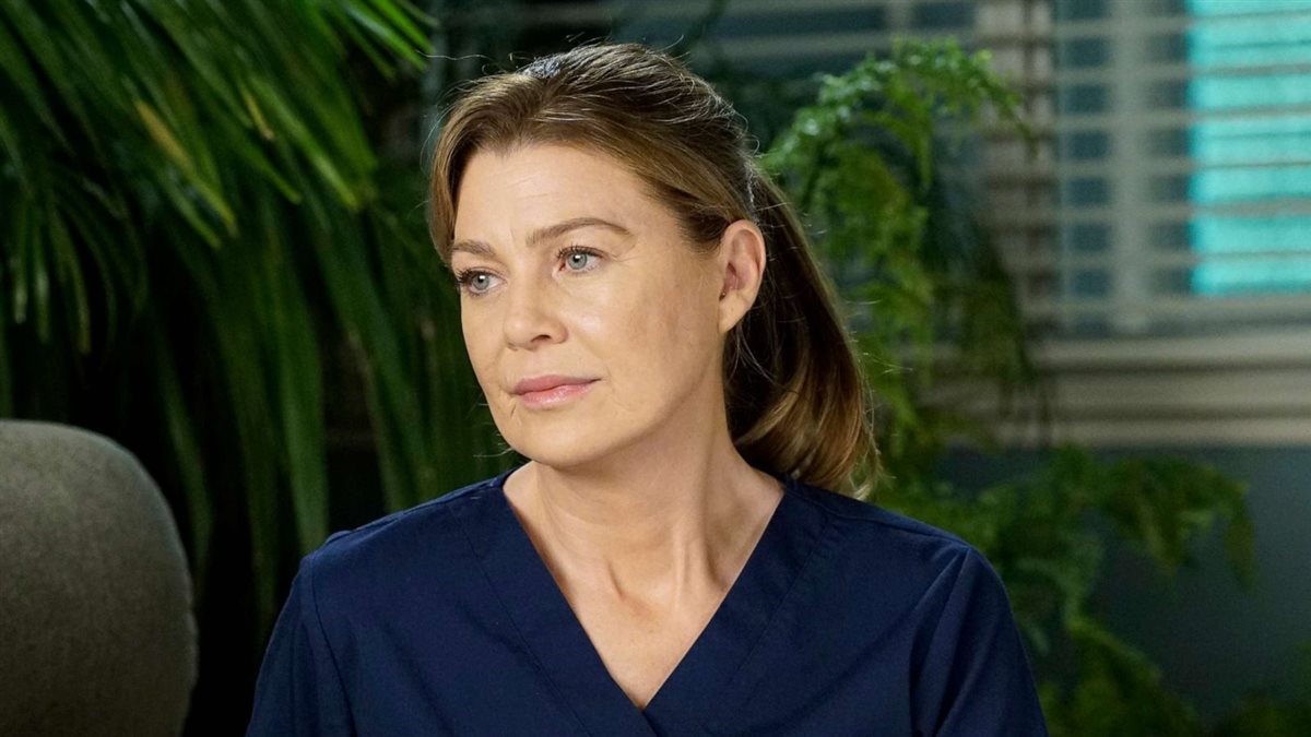<strong> ألين بومبيو بطلة مسلسل Gray's Anatomy في مشهد من المسلسل</strong>