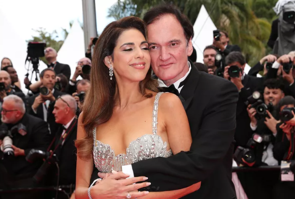كوينتين تارانتينو وزوجته في حفل افتتاح مهرجان كان السينمائي 2025