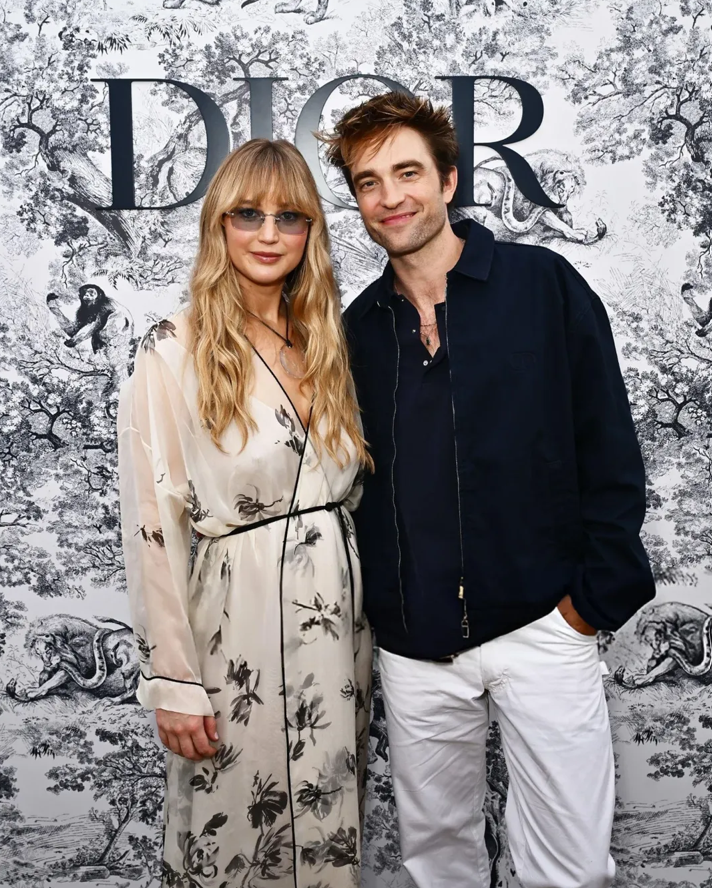 روبرت باتينسون و جينيفر لورانس في حفل عشاء Dior بمهرجان كان السينمائي 2025
