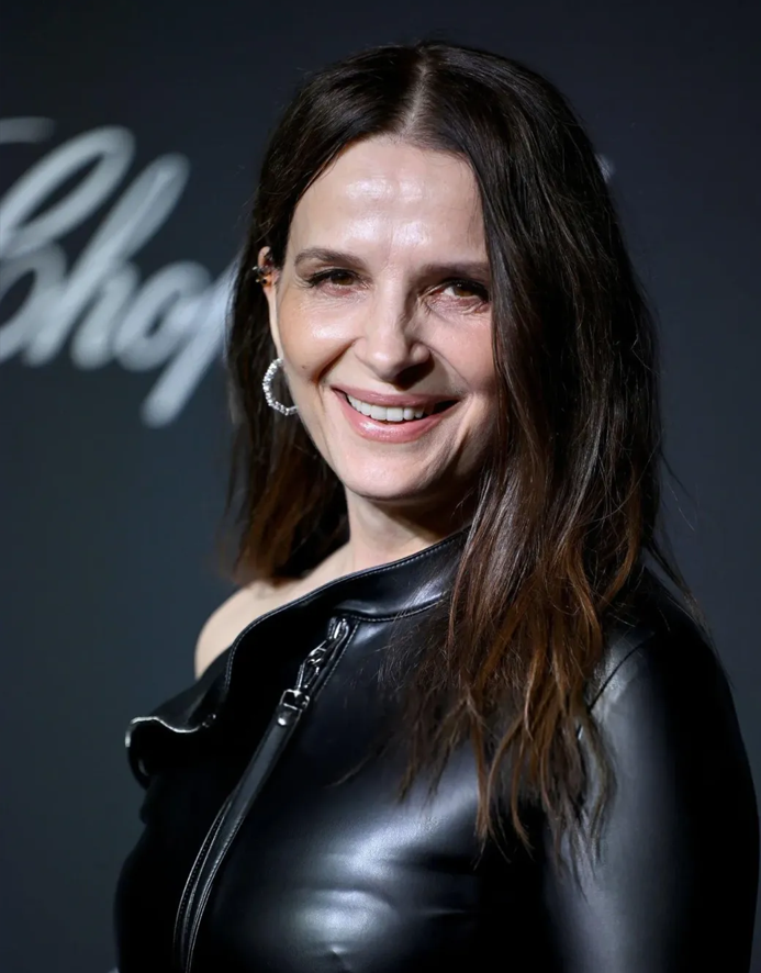 جولييت بينوش في حفل دار مجوهرات Chopard المقام في مهرجان كان السينمائي 2025