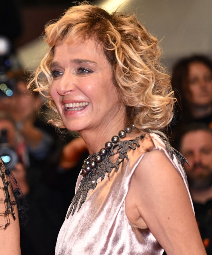 فاليريا جولينو في العرض الخاص للفيلم الإيطالي Fuori بمهرجان كان السينمائي 2025