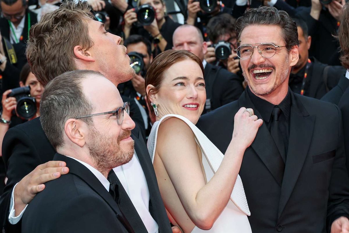 بيدرو باسكال و إيما ستون في مهرجان كان السينمائي 2025