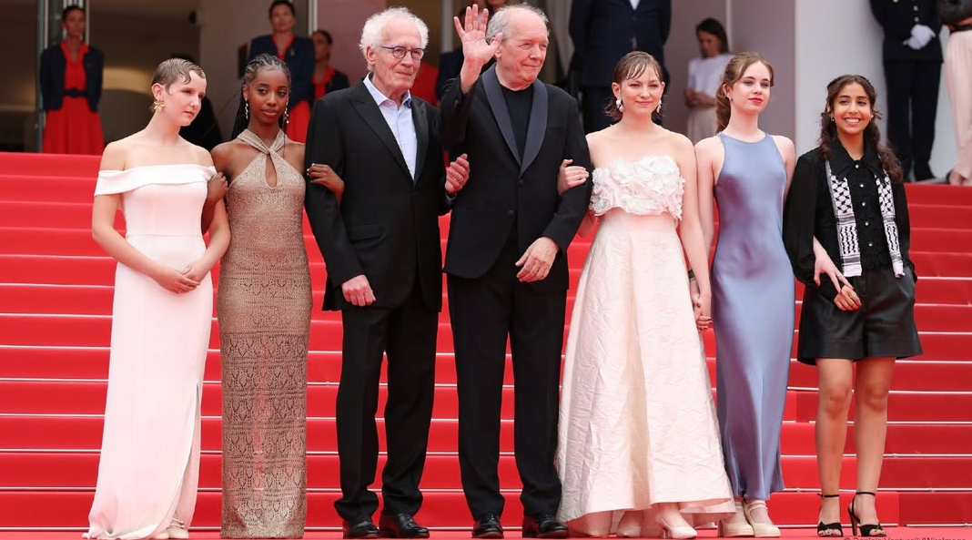 فريق عمل ومخرجي الفيلم الفرنسي Jeunes mères المُترجم إلى The Young Mother's Home في العرض الخاص للفيلم بمهرجان كان السينمائي 2025