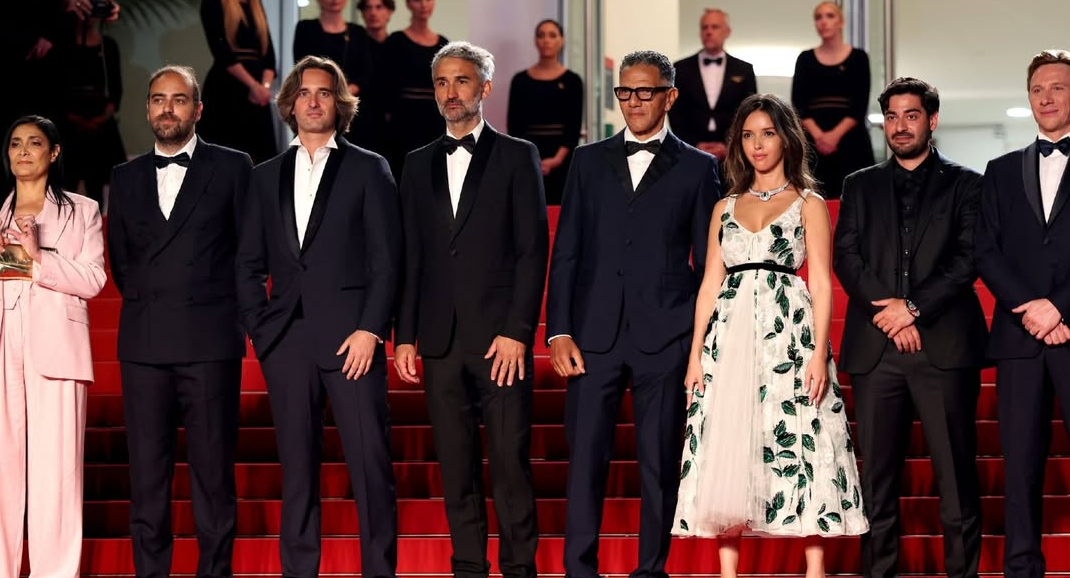 فريق عمل الفيلم الفرنسي Treize Jours Treize Nuits في العرض الخاص بمهرجان كان السينمائي 2025