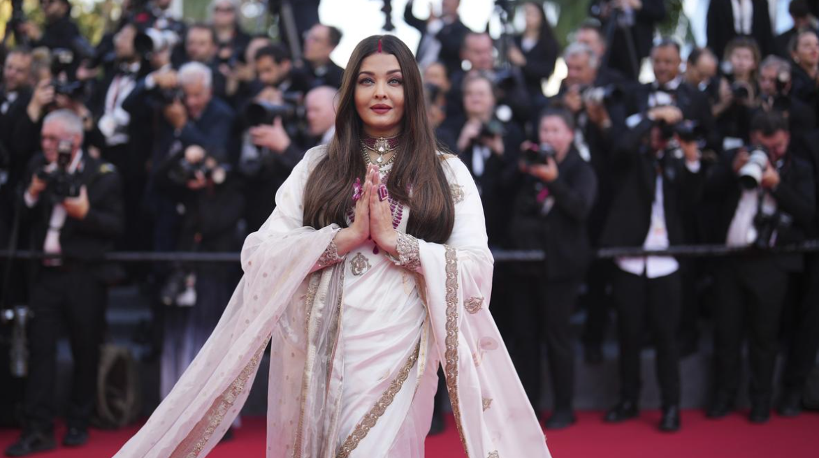 آيشواريا راي يوم أمس في مهرجان كان السينمائي 2025