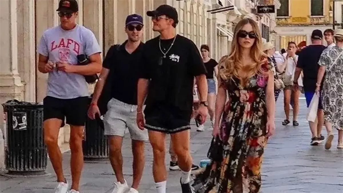 سيدني سويني مع المشاهير أورلاندو بلوم و توم برادي في إيطاليا بعد زفاف رجل الأعمال جيف بيزوس