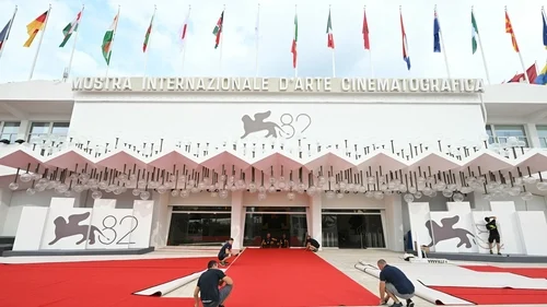 السجادة الحمراء لمهرجان فينيسيا السينمائي 2025