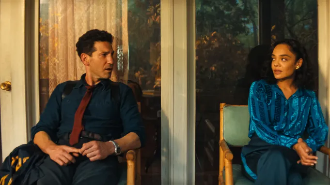 تيسا طومبسون و جون بيرنثال في المسلسل العالمي الجديد His & Hers