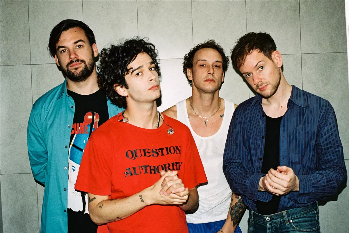 الفرقة الغنائية The 1975