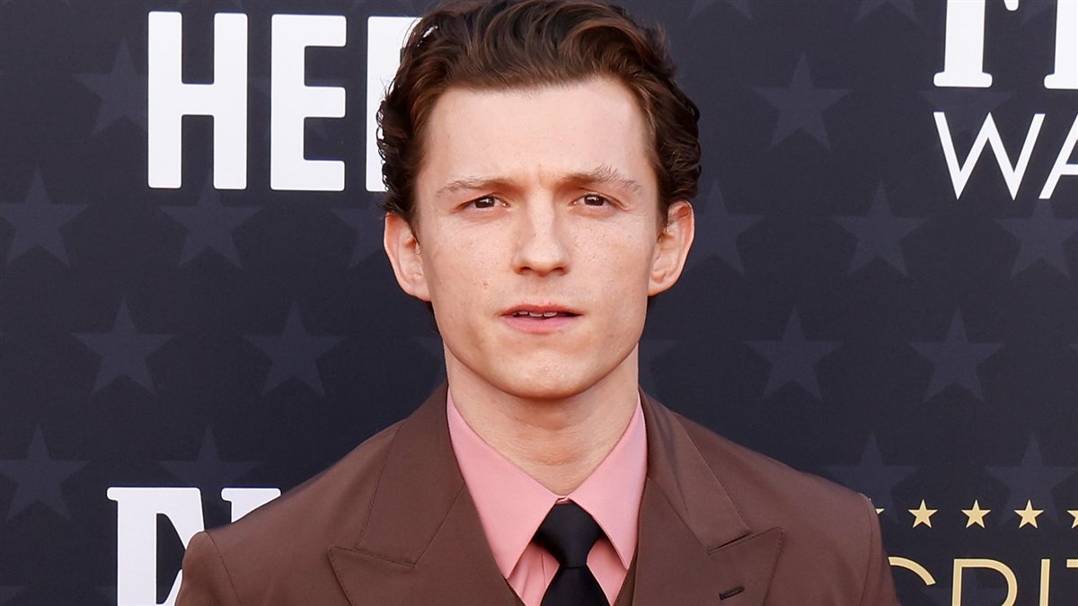 الممثل الإنجليزي توم هولاند بطل الفيلم الجديد Spider Man Brand New Day
