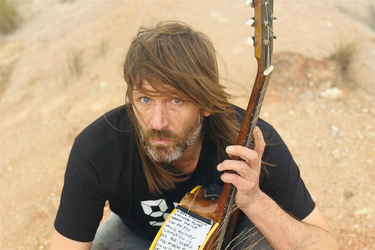 المطرب الأمريكي إيفان داندو بطل فرقة The Lemonheads