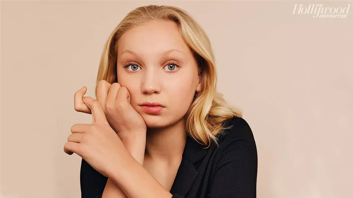 هيلينا تسينجل بطلة المسلسل العالمي الجديد Westend Girl