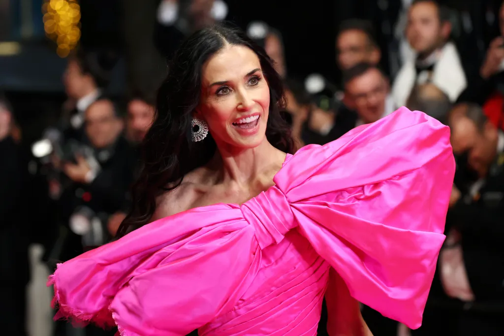 ديمي مور في العرض الخاص للفيلم الجديد “Paper Tiger” في مهرجان كان السينمائي 2026