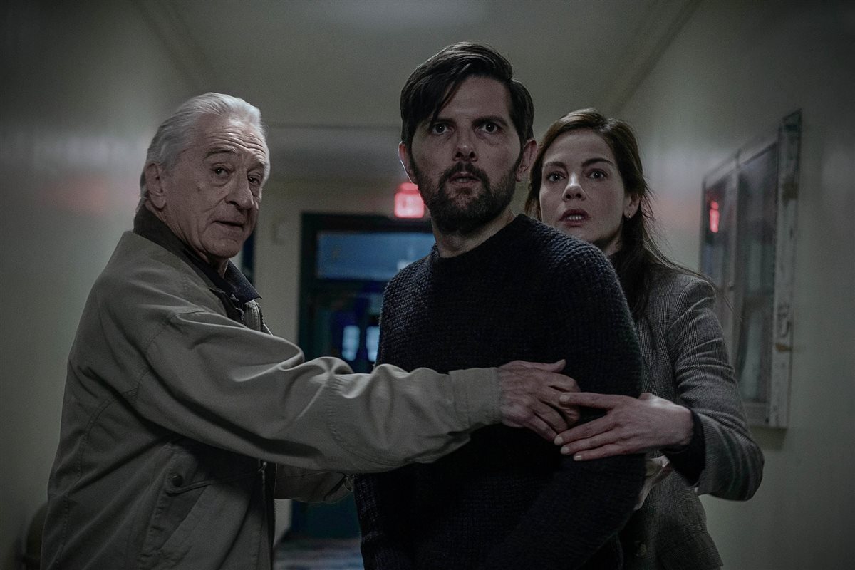 روبرت دي نيرو و آدم سكوت و ميشيل موناجان في مشاهد من الفيلم الجديد The Whisper Man