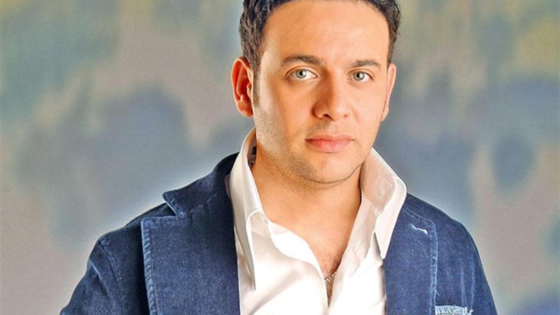 مصطفى قمر