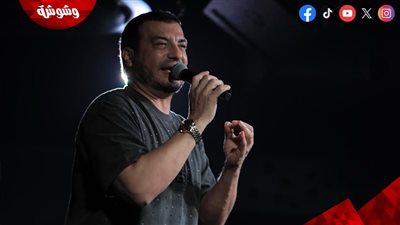إيهاب توفيق يشعل حفل الشيخ زايد بحضور 
