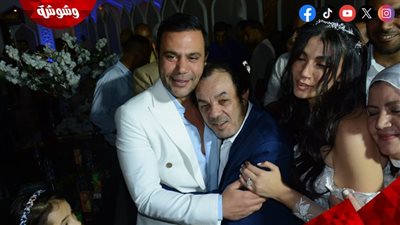 احضان محمد إمام لـ علاء مرسى فى عقد قران ابنته‎