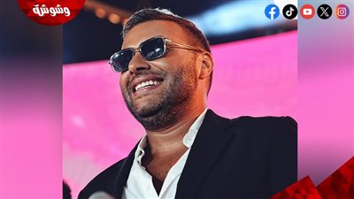 رامى صبرى يُغنى بنظارة سوداء فى الإسكندرية‎